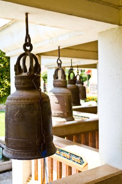 Tayland bir Budist tapınağı eski çan