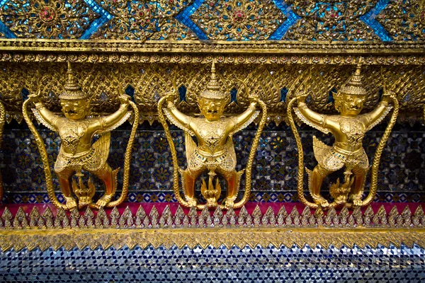 Statue von garuda, großer Palast in Bangkok — Stockfoto