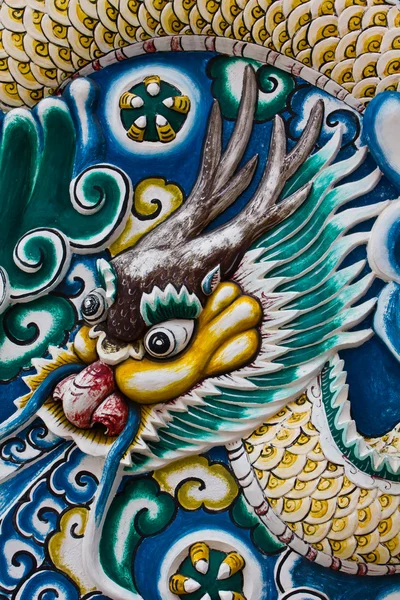 Китайская лепнина дракона — стоковое фото