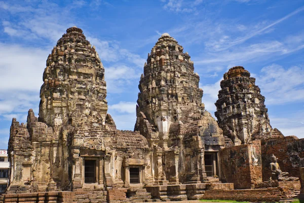 Phra Prang Sam Yod Pagoda in Lopburi of Thailand — Stock Photo, Image