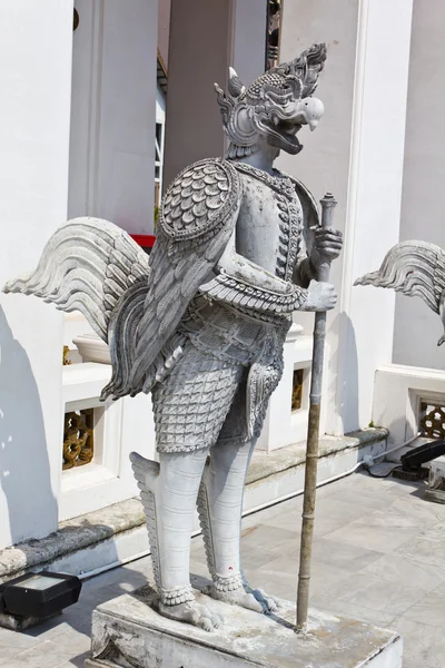 Einheimische thailändische Art des halben Winkels halb Vogel-Skulptur — Stockfoto