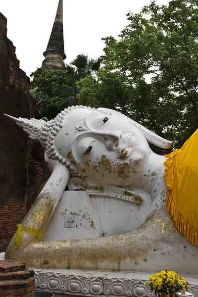 Ležící Buddha v wat yai chai mongkhon — Stock fotografie