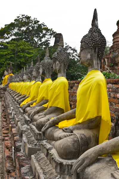Raden av heliga buddha bilder — Stockfoto