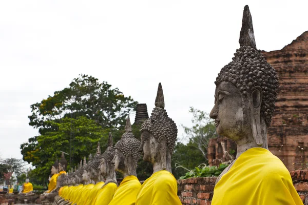 Wiersz świętych obrazów Buddy w ayutthaya, Tajlandia — Zdjęcie stockowe