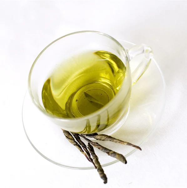 Зеленый чай в чашке — стоковое фото