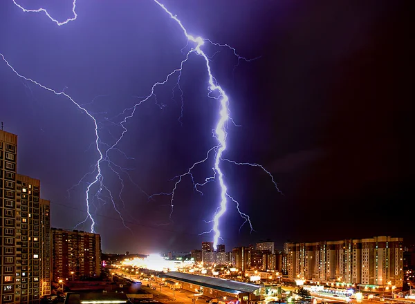 Thunder-storm in a megacity — Stock Photo, Image
