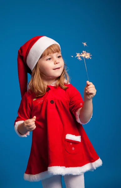 Bonita menina Papai Noel brincando com fogo de Bengala — Fotografia de Stock