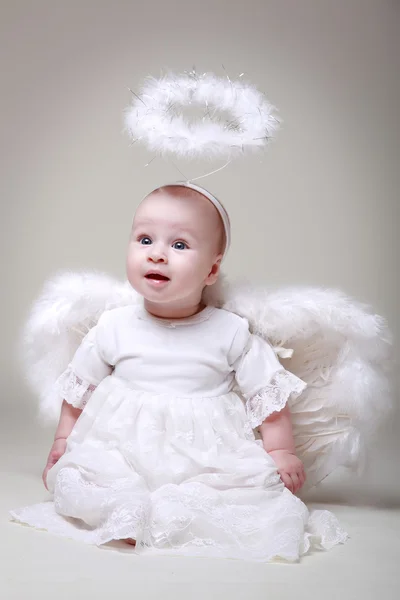 Adorable niña angelical — Foto de Stock
