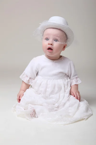 レトロな帽子で面白い赤ちゃん — ストック写真