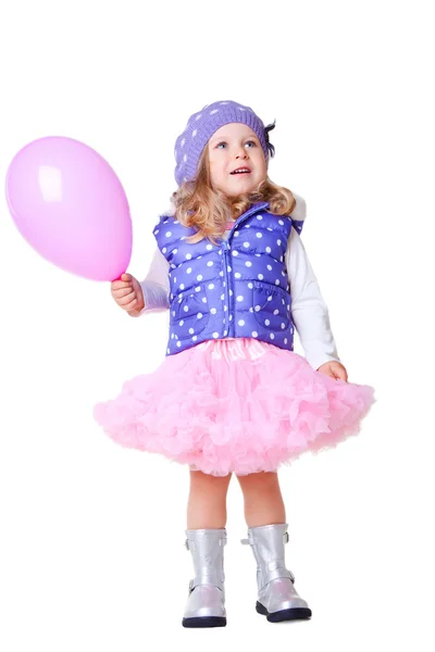 Niedliches kleines Mädchen mit rosa Luftballon — Stockfoto