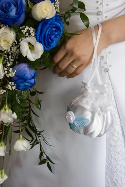 婚礼花束和手 — 图库照片
