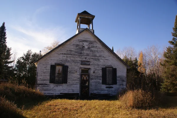 Старая заброшенная церковь — стоковое фото