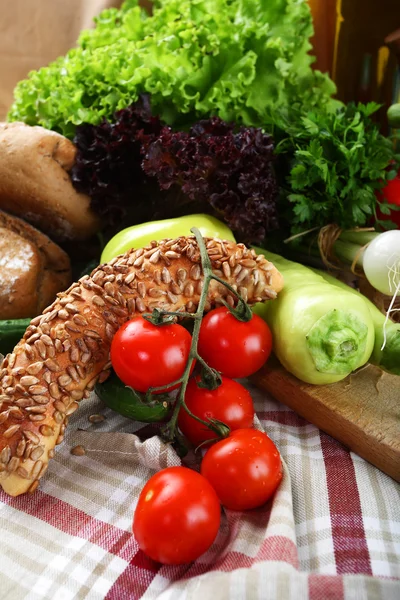 Legumes e pão — Fotografia de Stock