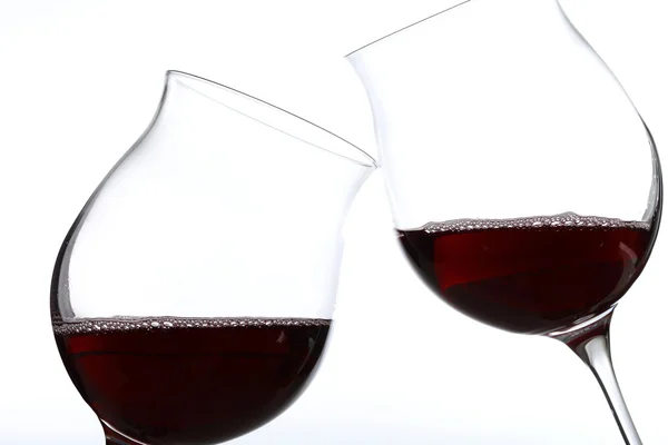 Dos copas de vino tinto tostado — Foto de Stock