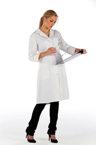 Zdravotní sestra s lékařské grafy — Stock fotografie