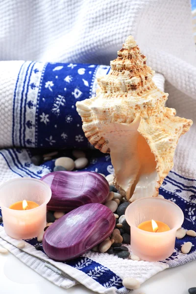 Concha, sabonetes e velas — Fotografia de Stock