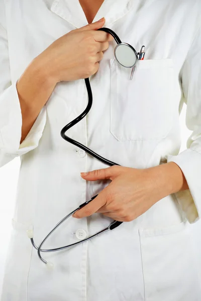 Sjuksköterska håller stetoskopet — Stockfoto