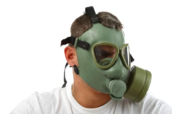 Μάσκα αερίων άνθρωπος ψάχνει θυμωμένος — Φωτογραφία Αρχείου