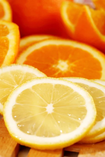 Orange Lemon Slices Wooden Plate — Stock Photo, Image