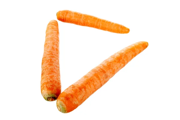 Три Морковки Расположенные Белом Фоне Образуют Треугольную Форму Вырезанием Пути — стоковое фото