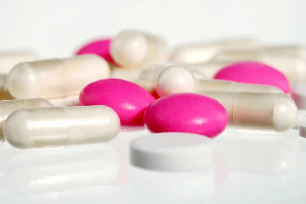 Rózsaszín és fehér tabletták, Vértes — Stock Fotó