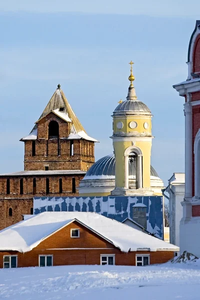 Torre Vieja y campanario en invierno —  Fotos de Stock