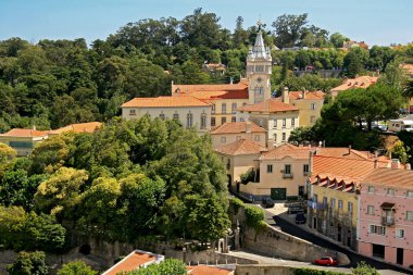 Sintra görünümüyle belediye binasının Kulesi