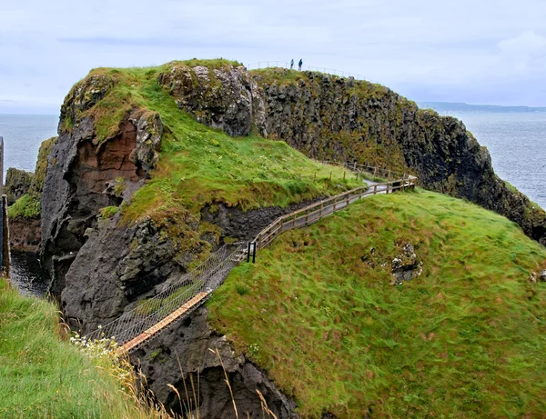 Carrick-a-rede seilbrücke, antrim, nordirland — Stockfoto