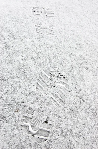 Fotavtrykk i snøen – stockfoto