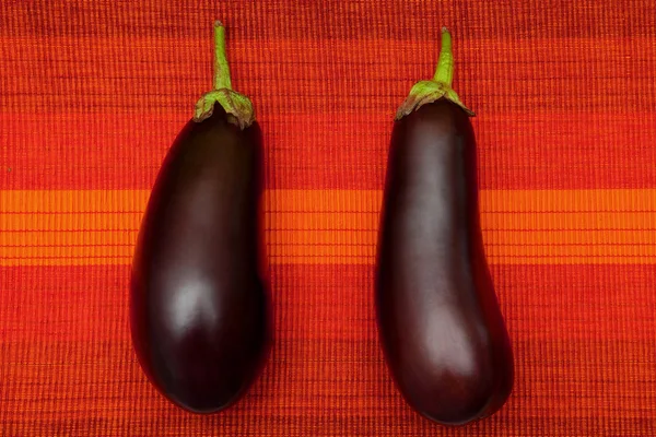 Twee aubergines — Stockfoto