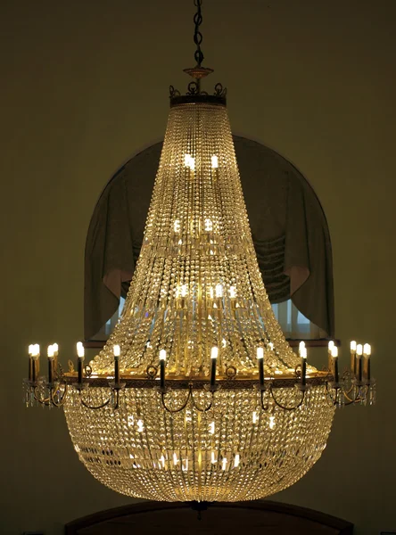 Vecchio lampadario — Foto Stock
