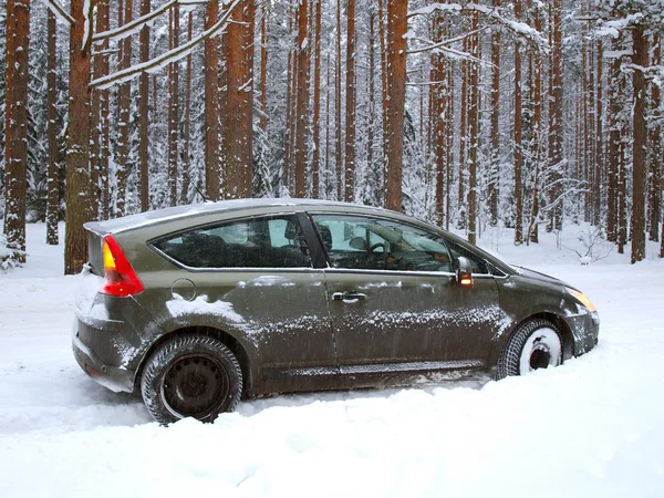 Car jammed in snowdrifts — 스톡 사진