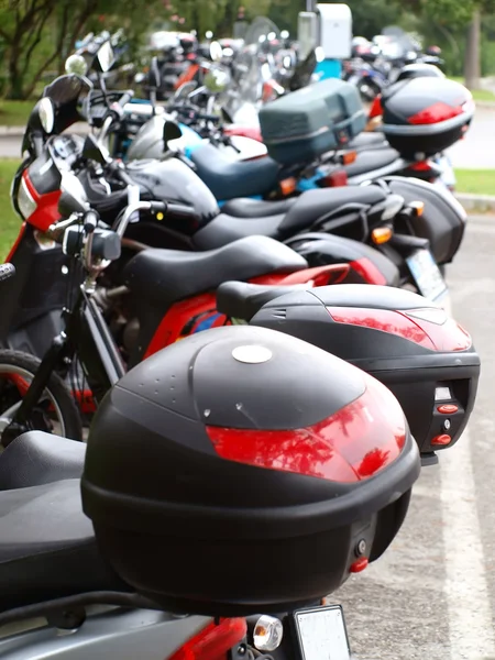 Olika Motorcyklar Parkering Perspektivvy — Stockfoto