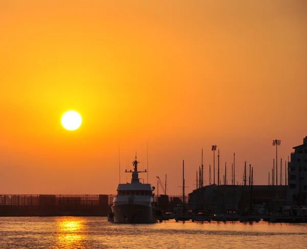Východ slunce v přístavu — Stock fotografie