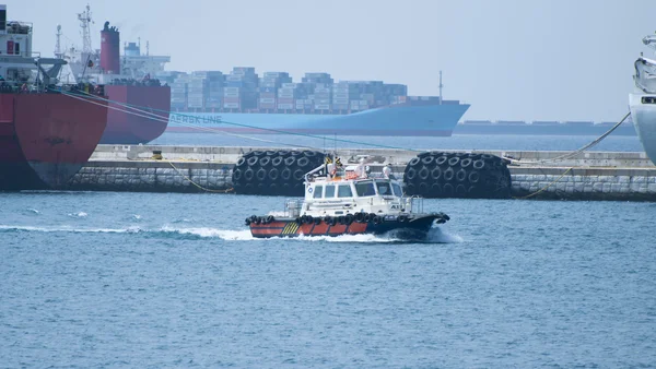 Oil Spill Response Ship — Stock Photo, Image