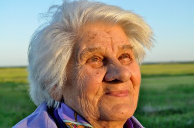 Yaşlı bir kadının portresi