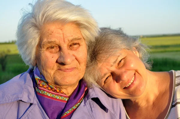 Two elderly women — Stock Photo, Image