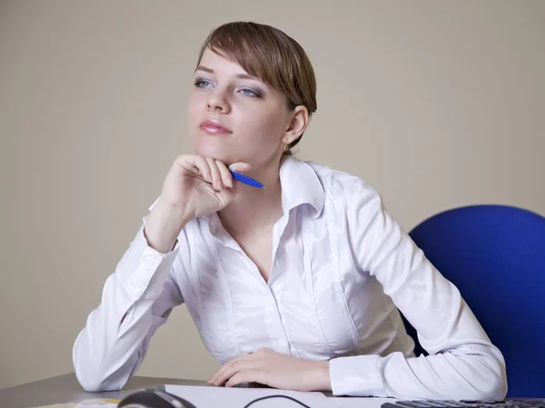 A young girl in the office — Stock Photo, Image