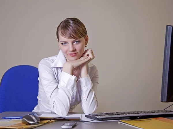 Young Girl Office Sitting Table Hands Clasped Smiling — Stock Photo, Image