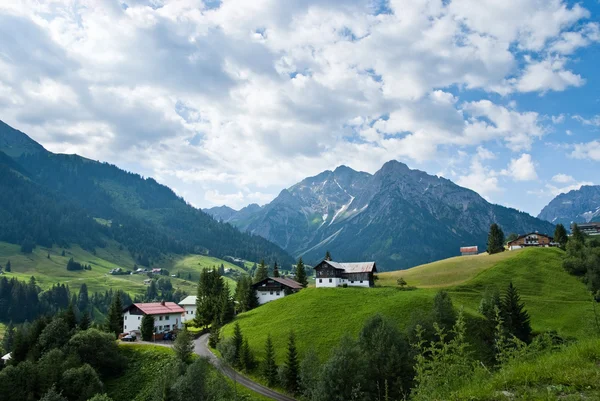 Село в Альпах Ліцензійні Стокові Зображення