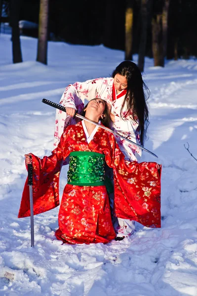 Bir Japon kimono güzel esmer kız — Stok fotoğraf