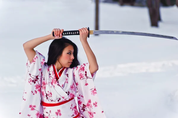 Chica con una katana —  Fotos de Stock