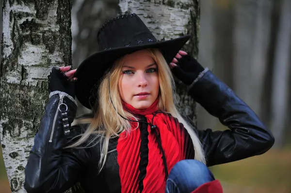Mädchen mit Cowboyhut — Stockfoto