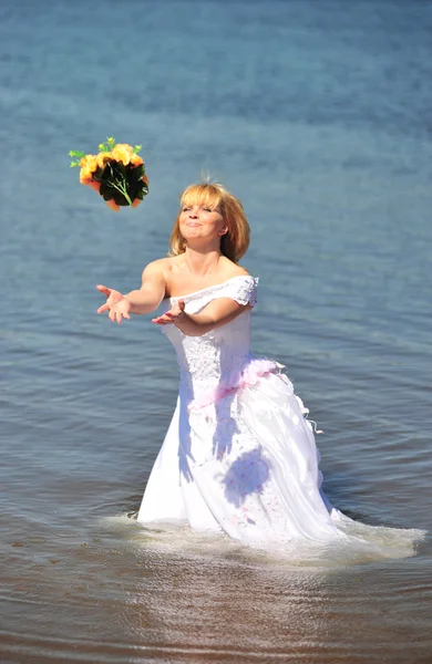 Bride dressed in wedding gown in water — Stock Photo, Image