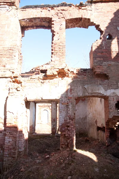 Destroyed brick building — Stock Photo, Image