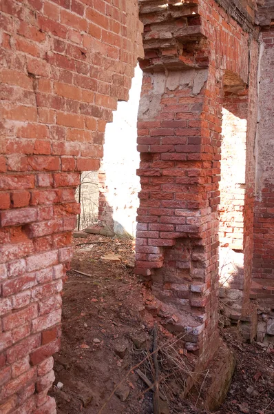 Construção de tijolos destruídos — Fotografia de Stock
