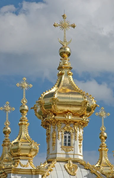 ペテルゴフで壮大な宮殿の教会 — ストック写真