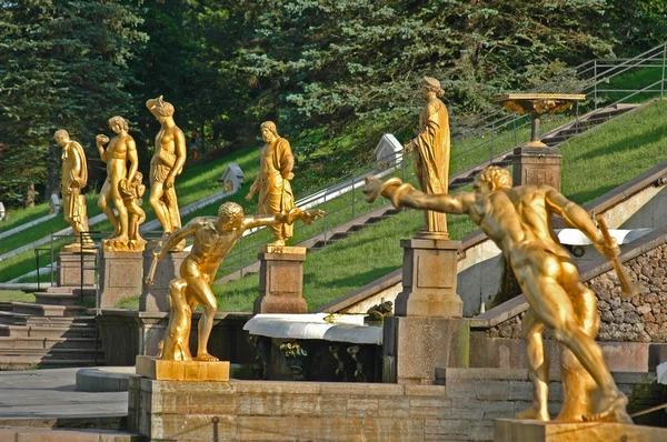 Brunnen von Petergof, Sankt Petersburg, Russland — Stockfoto