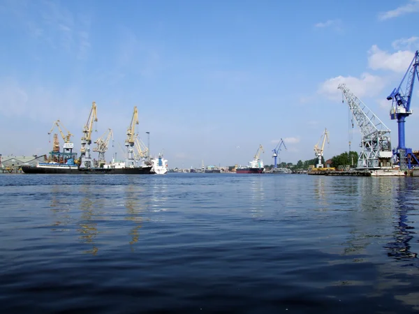 En hamnanläggning i Sankt petersburg, Ryssland — Stockfoto