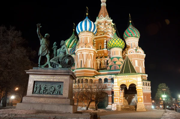 Basilikum-Kathedrale auf dem Roten Platz — Stockfoto